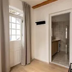 Cozy And Contemporary Ground Floor Retreat アパート