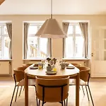 Cozy And Contemporary Ground Floor Retreat アパート *