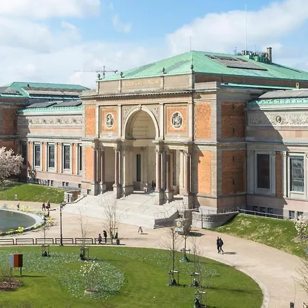 Cozy And Contemporary Ground Floor Retreat