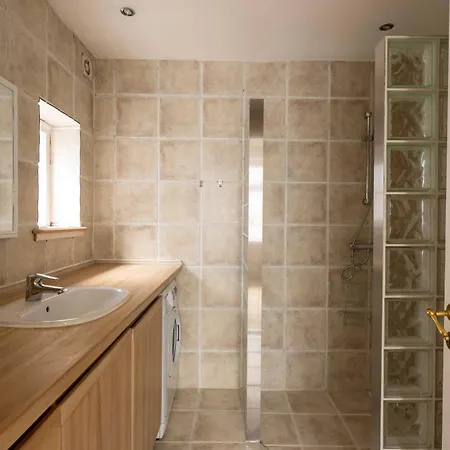 Cozy And Contemporary Ground Floor Retreat Apartman