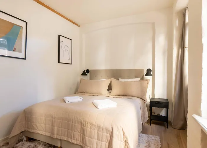 Cozy And Contemporary Ground Floor Retreat Apartment *