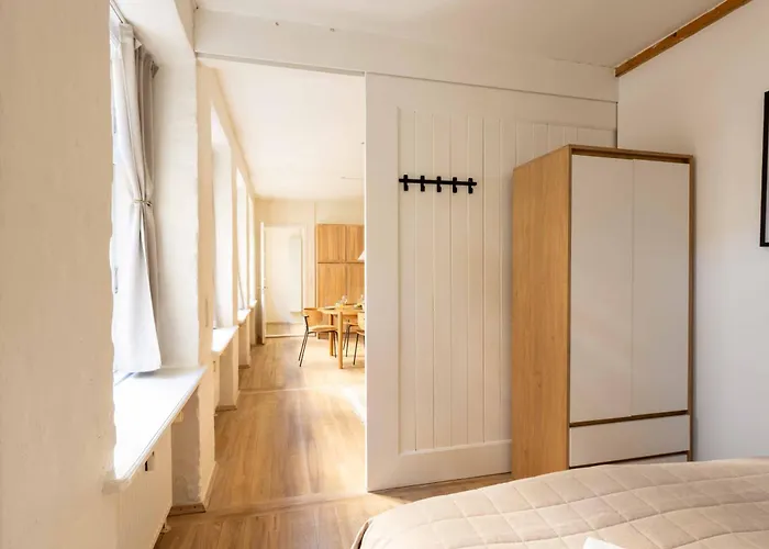 Cozy And Contemporary Ground Floor Retreat