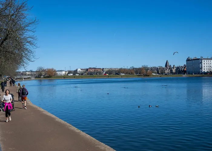 Cozy And Contemporary Ground Floor Retreat Apartment